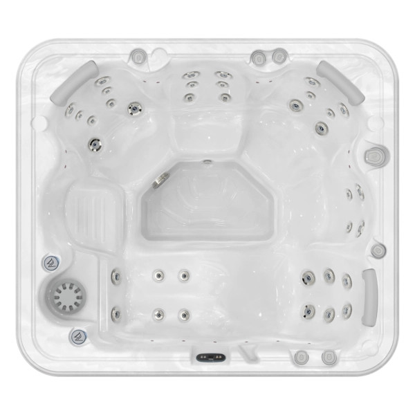 Wellis Milano P&P hot tub top view
